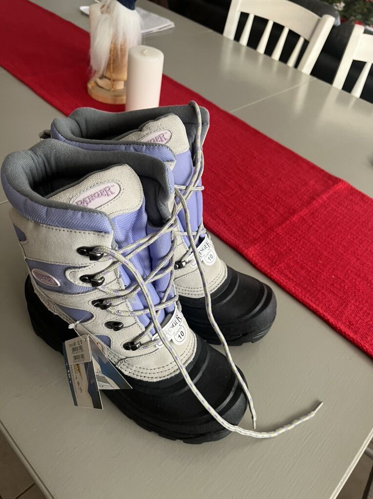 Women's Size 10 NWT Outdoor Boots