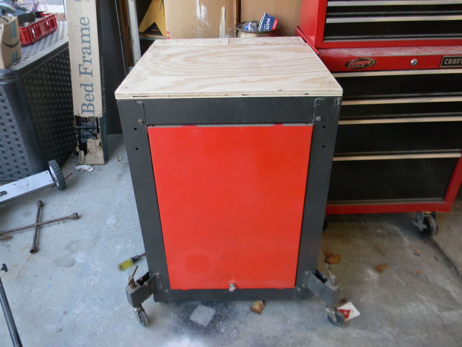 tool box  2 drawer with locking door