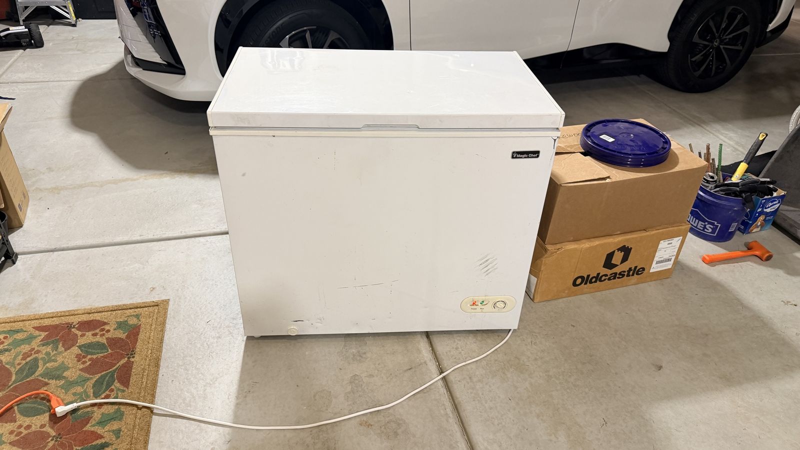 Magic Chef White Chest Freezer approx. 7 cu. ft. AS-IS, needs parts