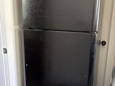 Frigidaire top freezer black