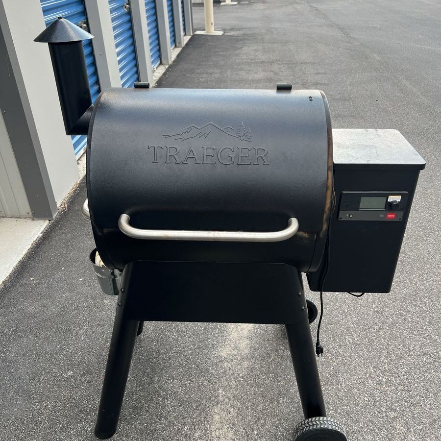 Traeger Pro 575 Wifi Pellet Grill & Smoker, Black - Used, Excellent Condition
