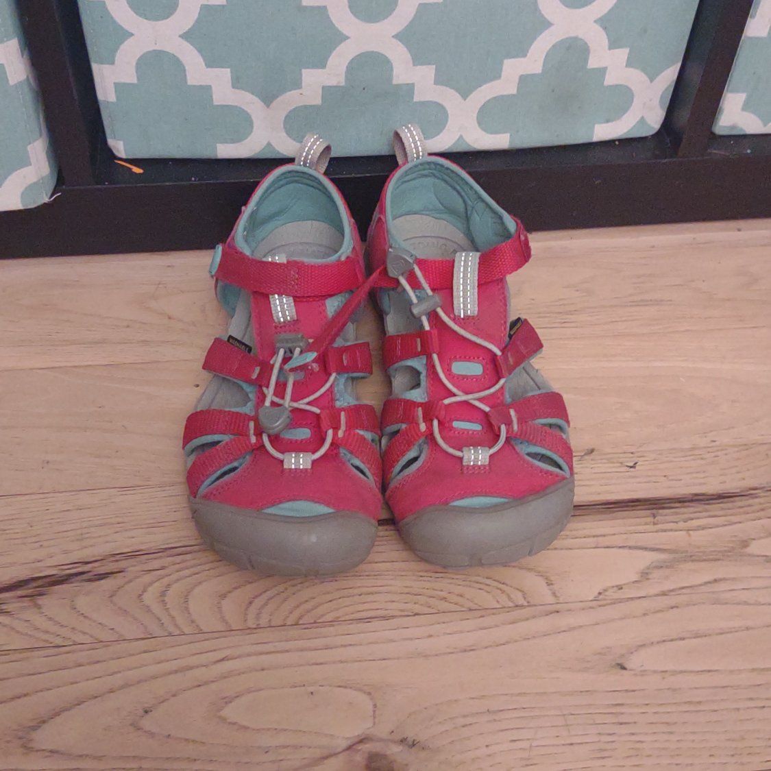 Girls Keen CNX sandals size 5