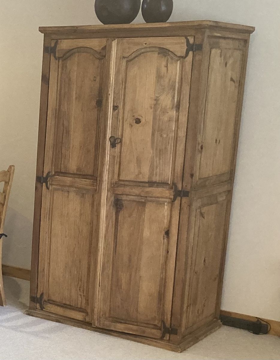 Entertainment center