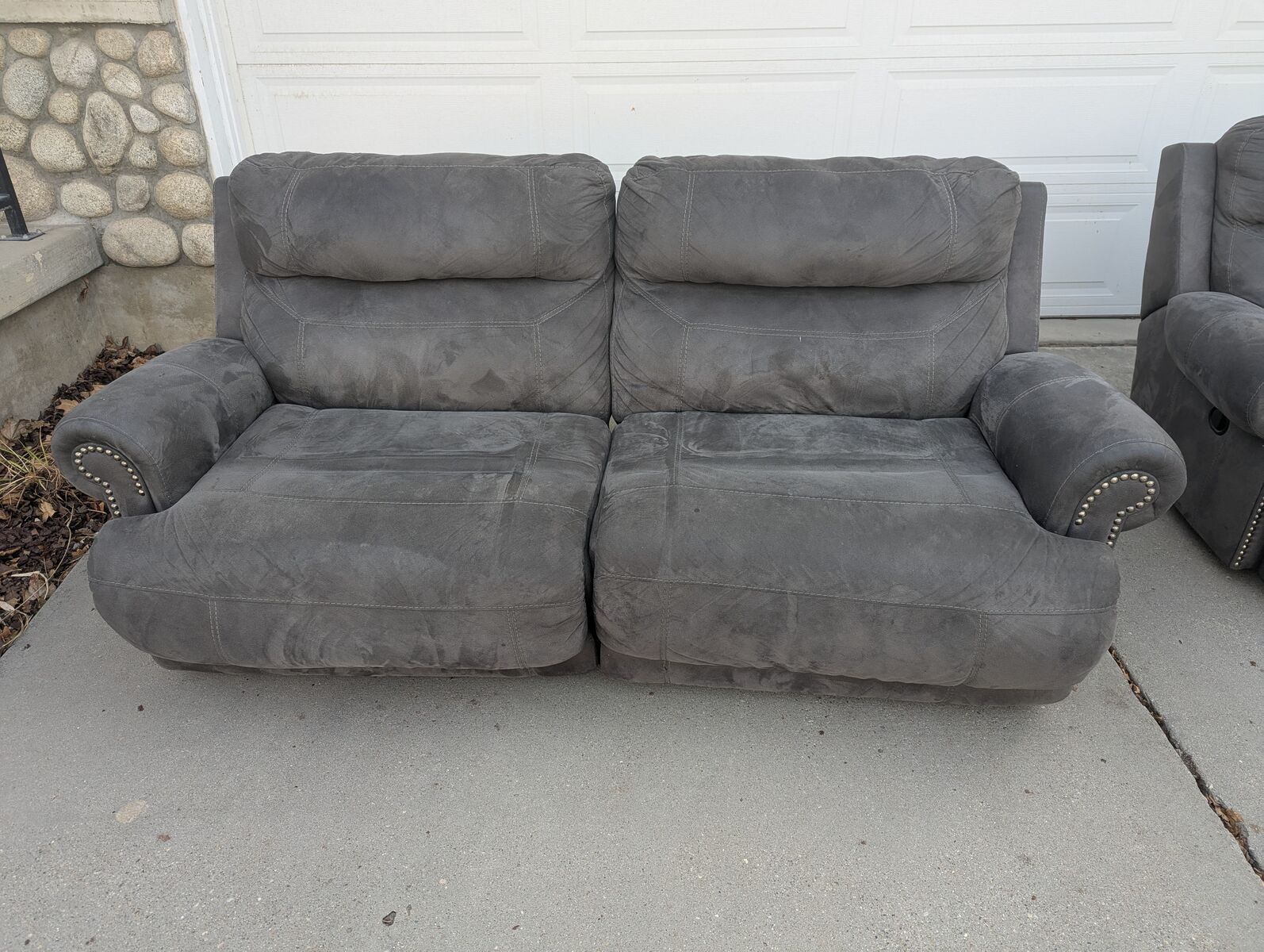 2x reclining couches - microfiber