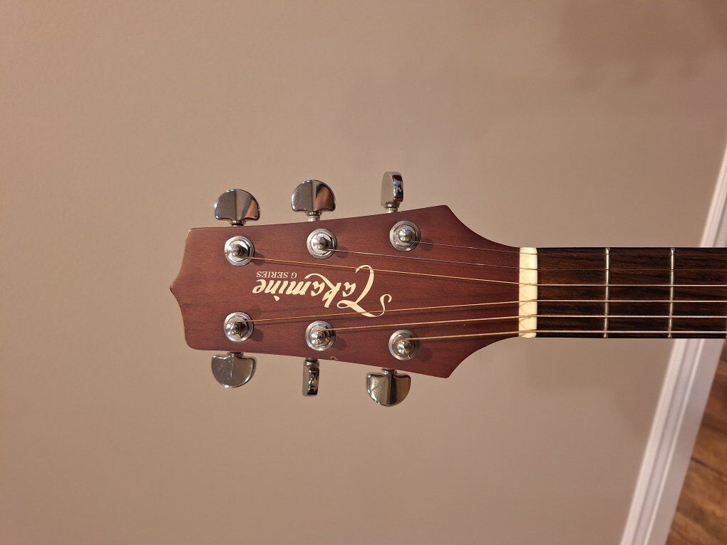 takamine gs330s. GS-330S.  200$ obo.  trades  ok.