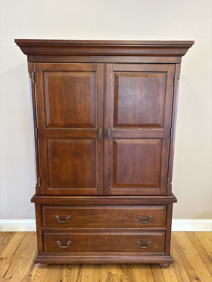 Tv/clothes Armoire