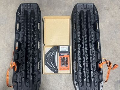 New Pair Maxtrax And Flat Mount Kit