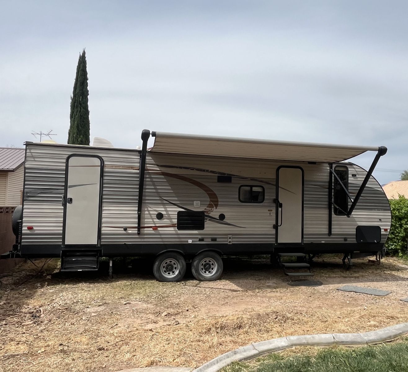 2017 Cherokee by Forest River RV trailer bumper-pull M-274DBH