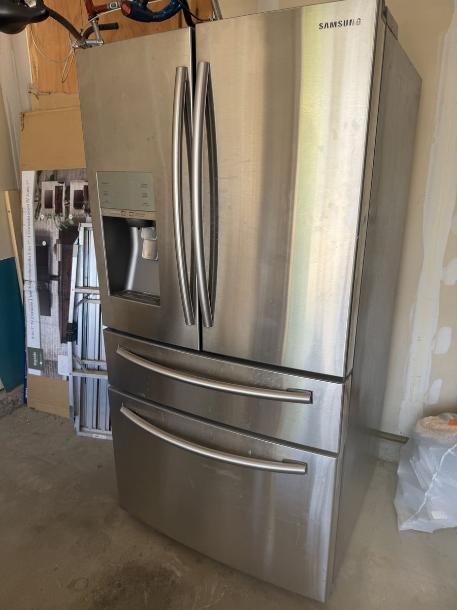 Samsung French Door Refrigerator Stainless Steel w/ Ice & Water Dispenser