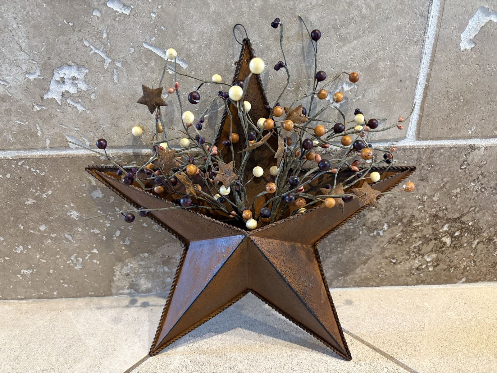Hanging Rustic Star W/ Pocket Full of Berries