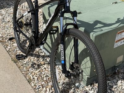 FRAMED Mountain Bike - Black Hardtail, SR Suntour Fork, Disc Brakes