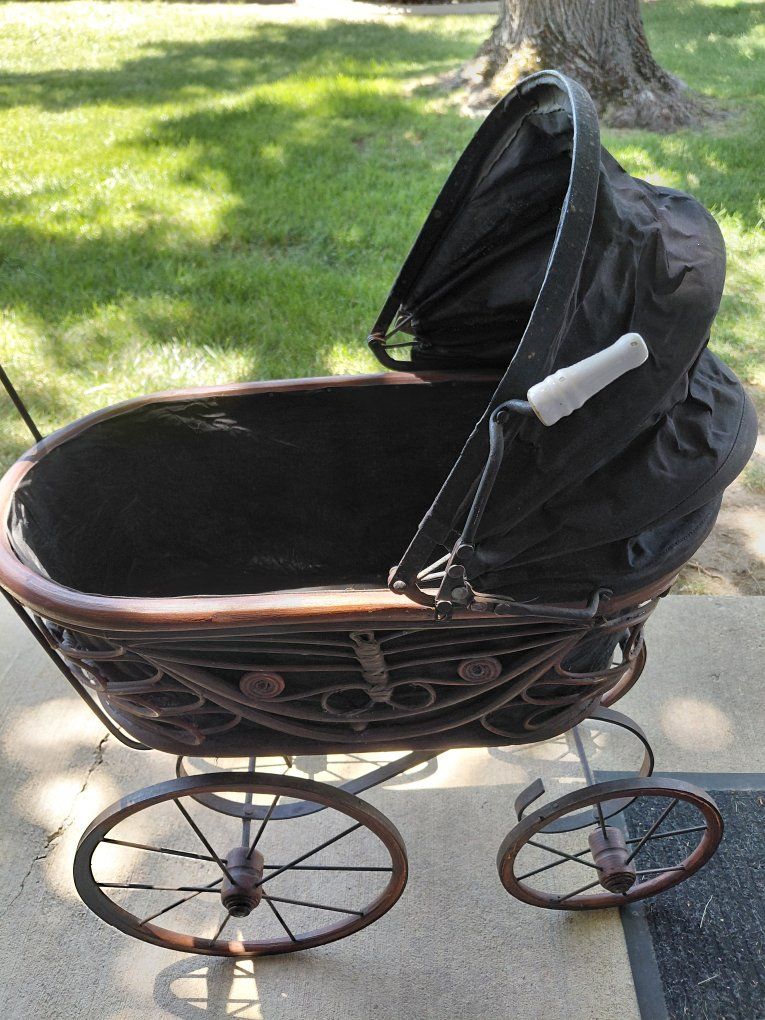 Antique Wicker Baby doll Carriage/Pram - Stroller with metal Wheels & Canopy