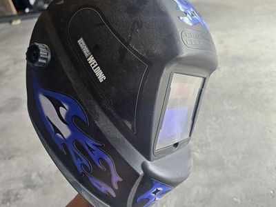Chicago Electric Welding Helmet Auto-Darkening