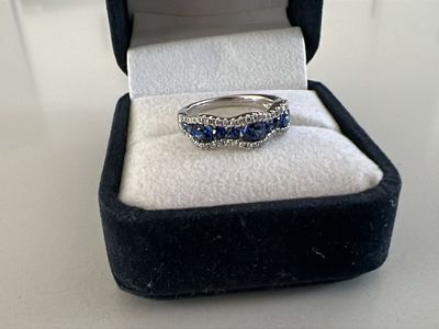 Gorgeous 18kt white gold Ring!! appraisal $3.5k