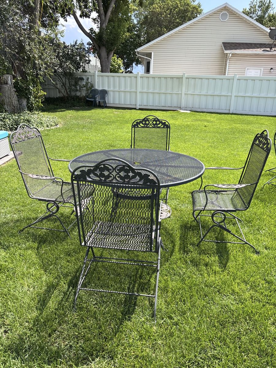 Vintage Woodard Briarwood Patio Set 