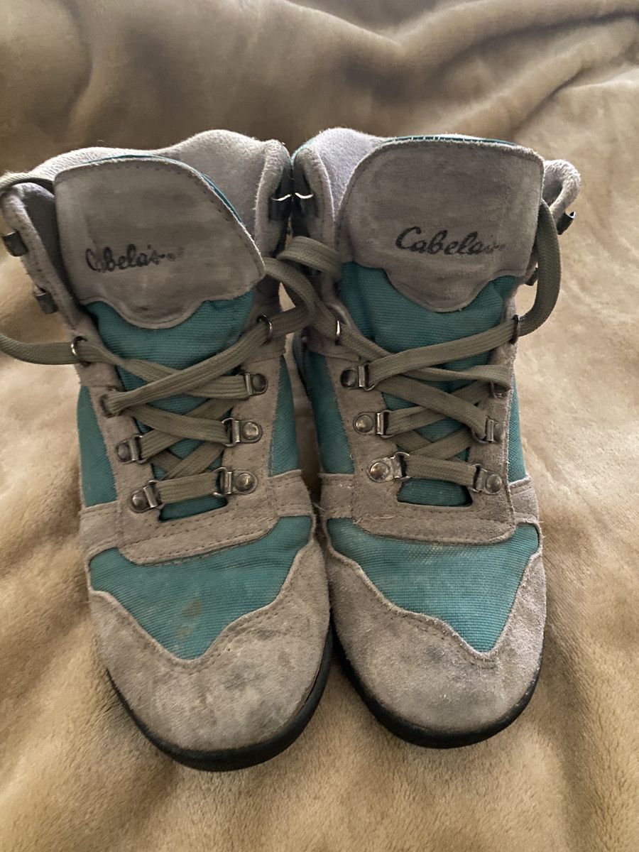 Cabelas Women's Hiking Boots Size 6