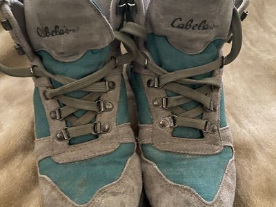Cabelas Women's Hiking Boots Size 6