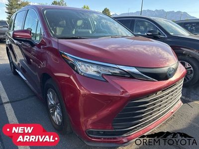 2022 Toyota Sienna LE 8-Passenger
