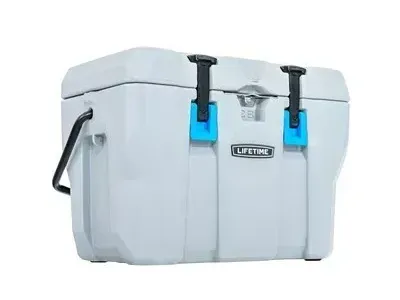 28-Quart Lifetime Cooler – Excellent Condition