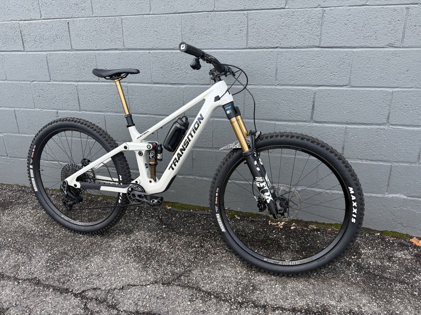 SALE: New Transition Sentinel XO AXS Trail MTB in Medium and Large