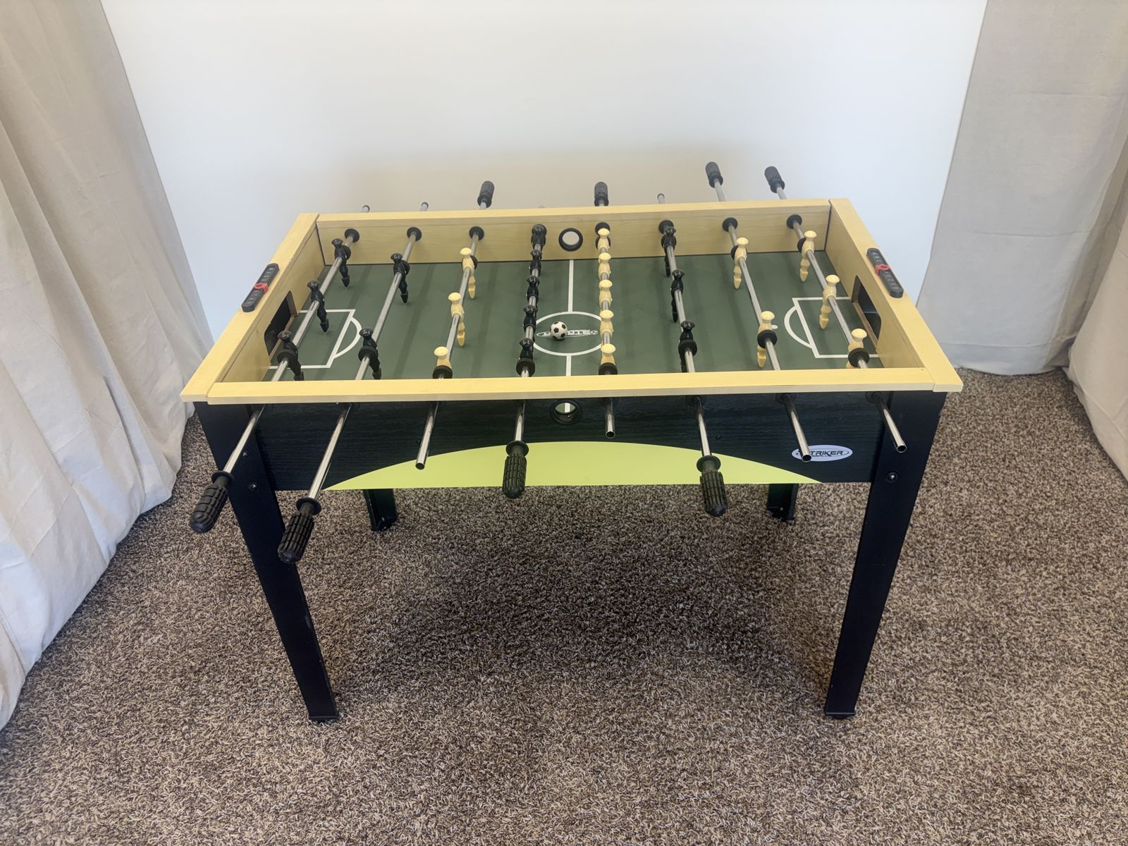 DELIVERY - Foosball table with ball