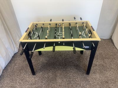 DELIVERY - Foosball table with ball