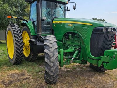 John Deere 8520