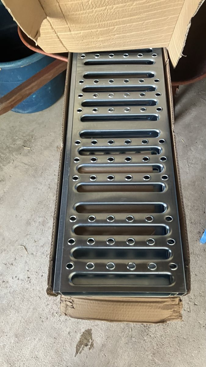 New Unused Steel Loading Ramp Pair 1000 LB Capacity 188x28x7.5cm, approximately 74 × 11 x 3 inches