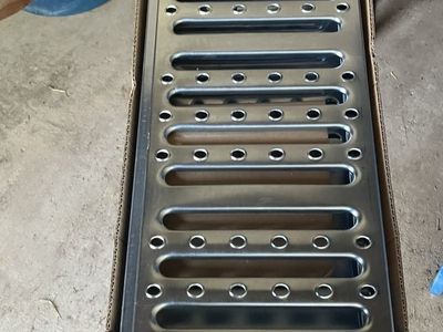New Unused Steel Loading Ramp Pair 1000 LB Capacity 188x28x7.5cm, approximately 74 × 11 x 3 inches