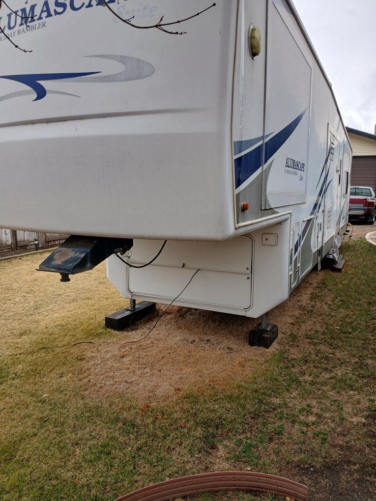 2007 Holiday Rambler fifth wheel trailer