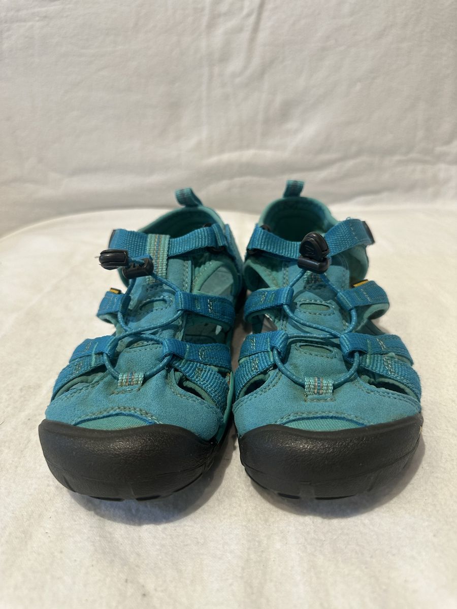 Keen youth size 3, turquoise slim WP hiking sandal