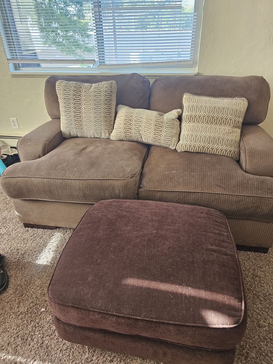 FREE Loveseat Sofa & Matching ottoman need gone 7/5