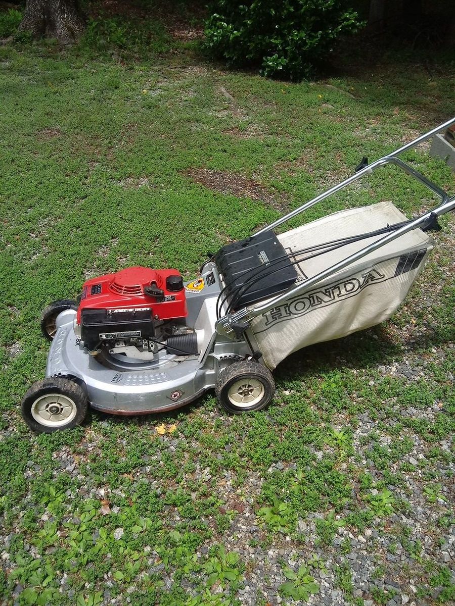 Honda HR214 Easy Start 21" Gas Mower with Grass Bag