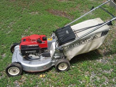 Honda HR214 Easy Start 21" Gas Mower with Grass Bag