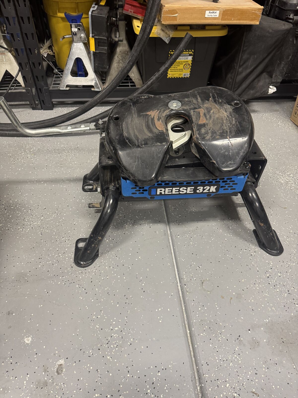 Reese M5 32K fifth wheel trailer hitch