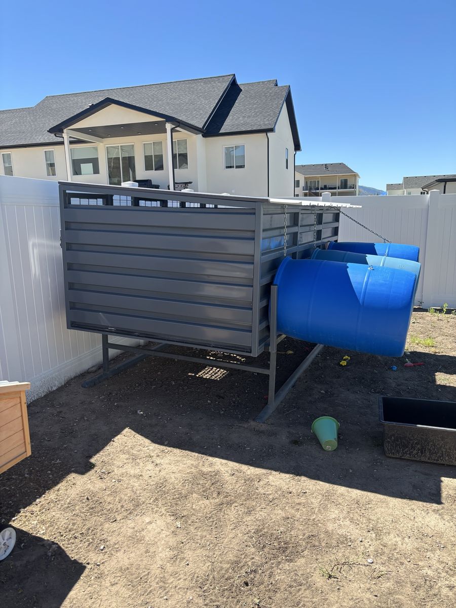 3 hole raised kennel