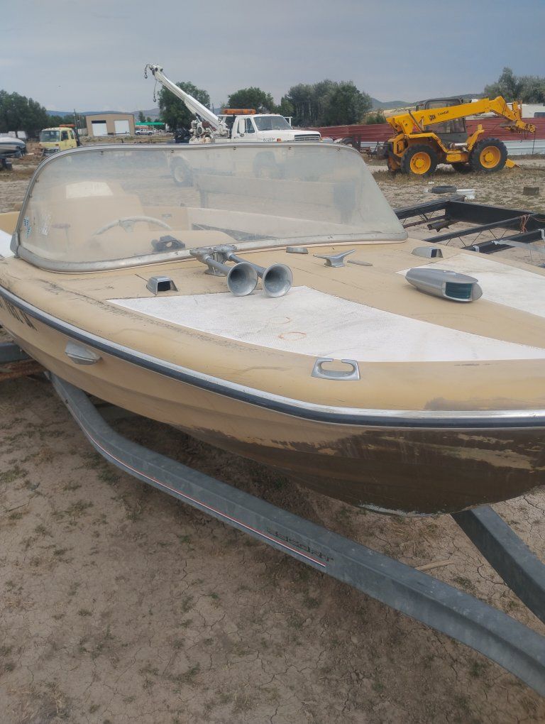 Vintage Sea Ray Bowrider Boat with Power Cruiser Engine - As-Is Project Boat