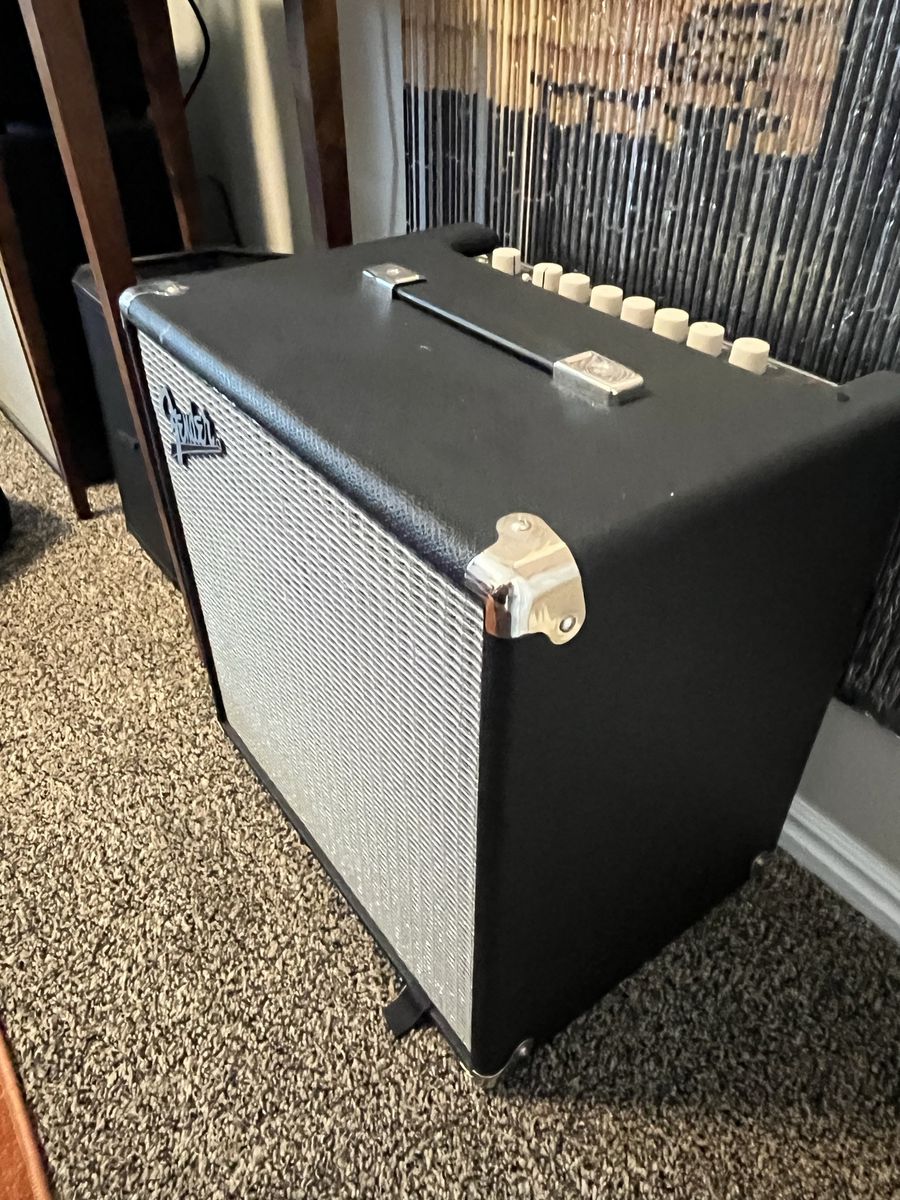 Fender Rumble 40 Bass Amplifier 40-Watt Amp