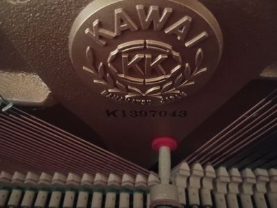 Kawaii UST-7 upright piano maple finish, excellent condition.