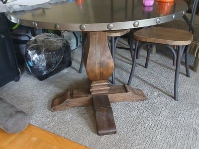 world market round table free
