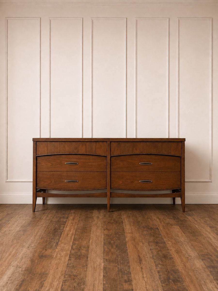 Beautiful Walnut Mid Century Modern Dresser