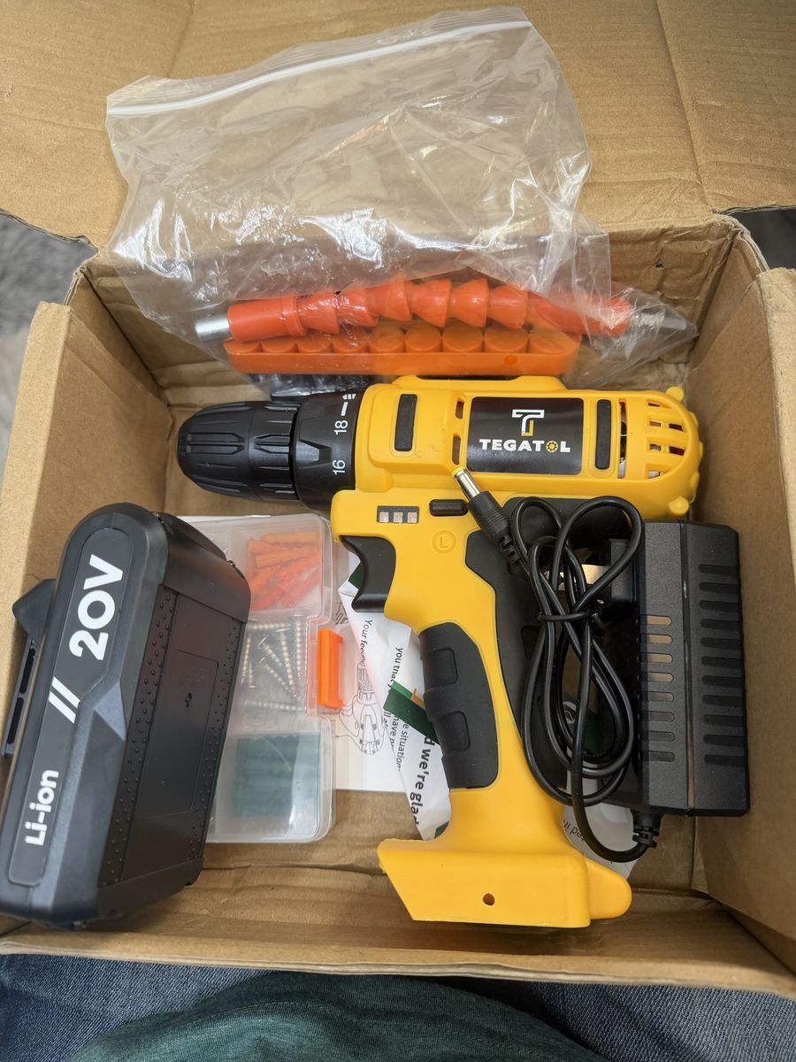 NEW CORDLESS DRILL WITH BATTERY AND CHARGER