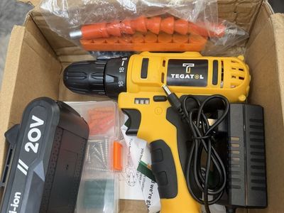 NEW CORDLESS DRILL WITH BATTERY AND CHARGER