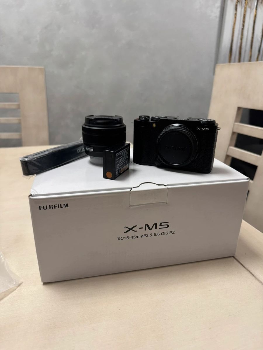 FUJIFILM X-M5
