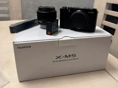 FUJIFILM X-M5
