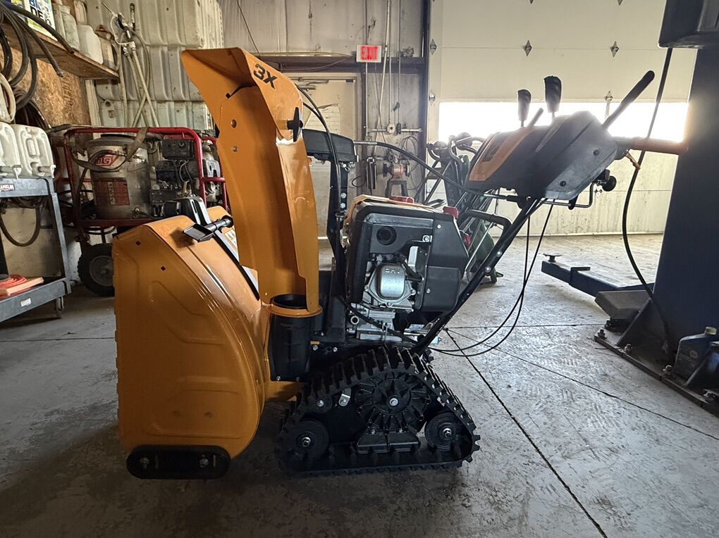 Track Drive 3 Stage  Snow Blower Cub cadet
