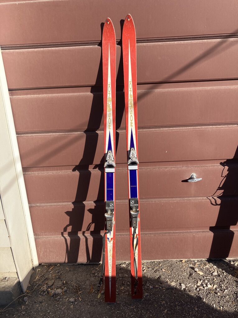 Vintage Rossignol Stratoflex Skis