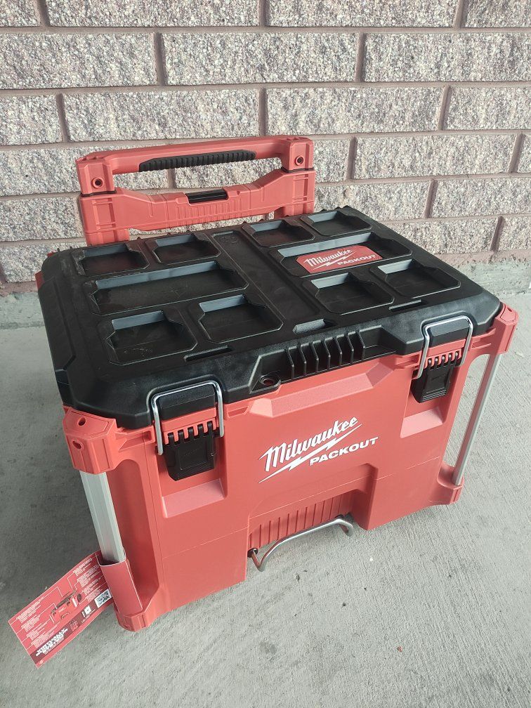 NEW Milwaukee PACKOUT Rolling Tool Box