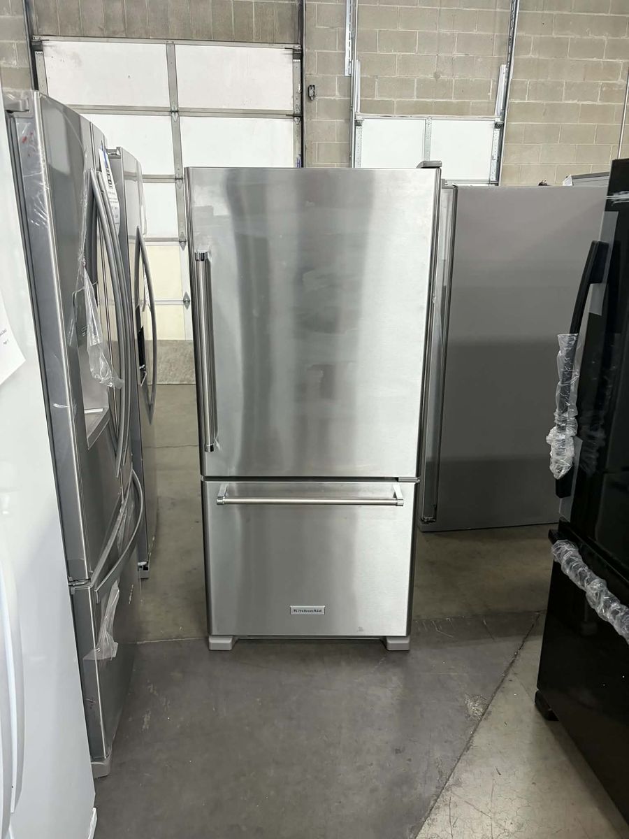 NEW KITCHENAID 19 C FT STAINLESS BOTTOM FREEZER