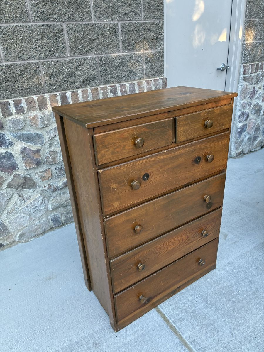 Wood 6-Drawer Dresser / Chest of Drawers